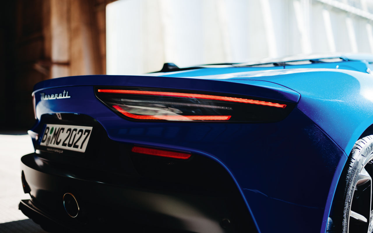 Maserati MC20 blue